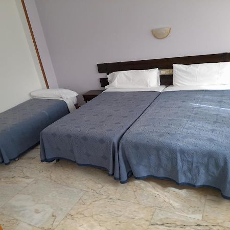 Hotel Os Carballos Sigueiro Buitenkant foto