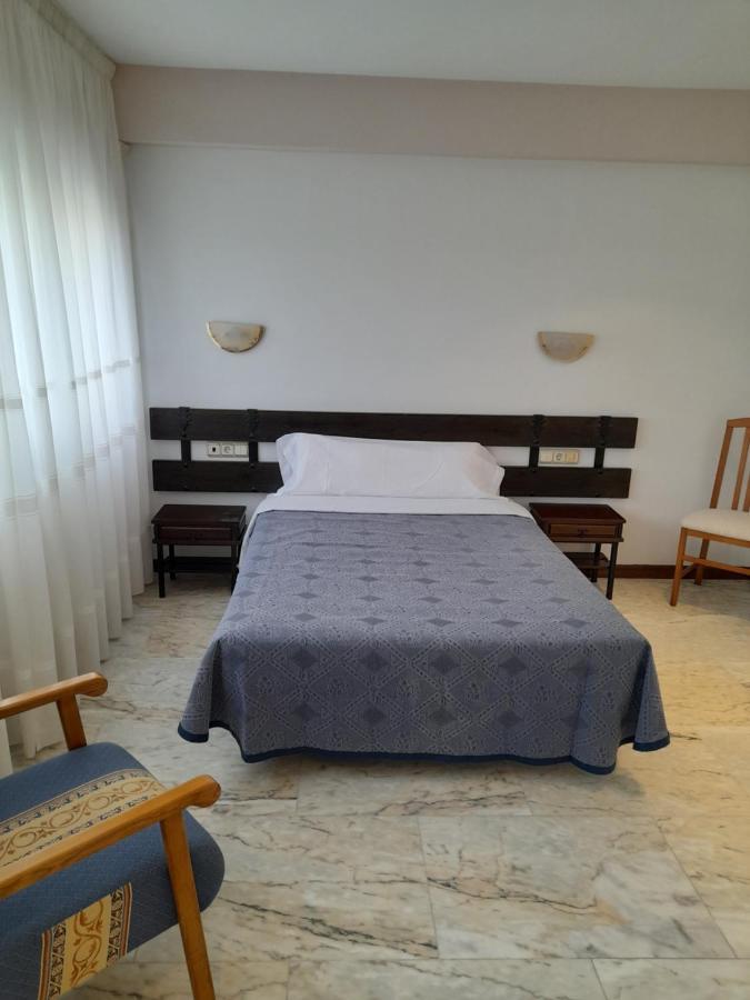 Hotel Os Carballos Sigueiro Buitenkant foto