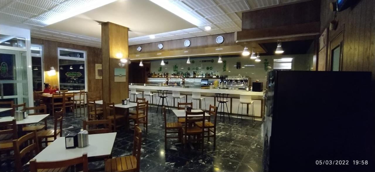 Hotel Os Carballos Sigueiro Buitenkant foto