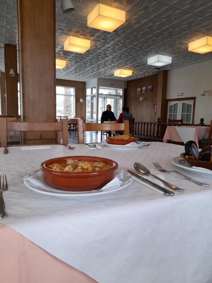 Hotel Os Carballos Sigueiro Buitenkant foto